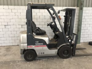 NISSAN 1.5 T CONTAINER MAST PETROL FORKLIFT