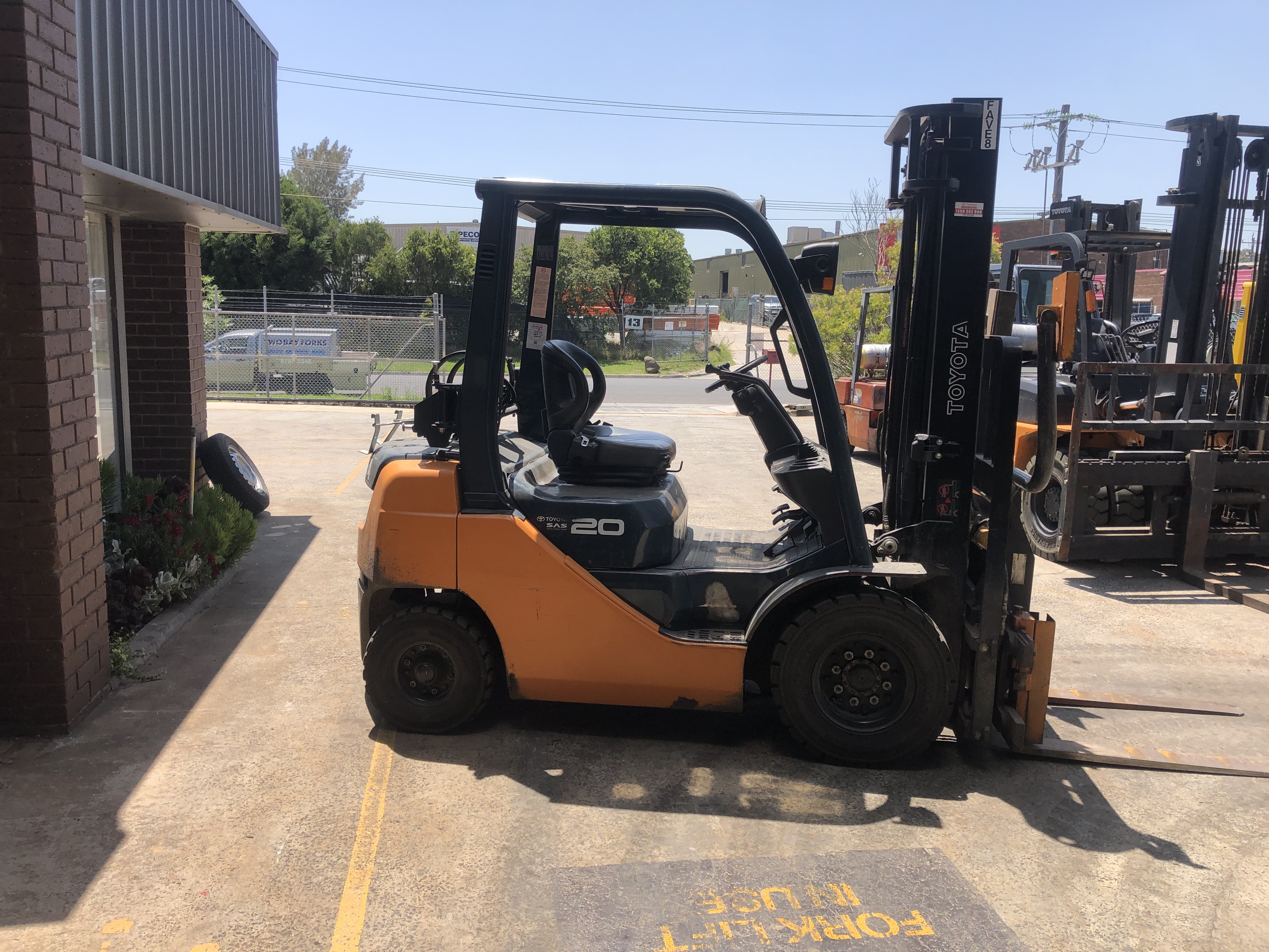 Toyota 32 8fg20 2 Ton With Rotator Hold Down Attachment Forklift Sales Hire Service In Melbourne