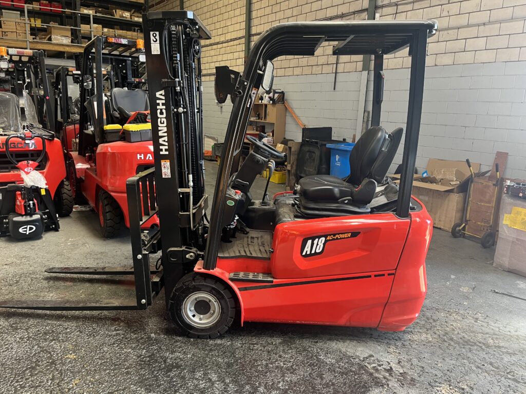 HANGCHA 1.8T 3 WHEEL ELECTRIC FORKLIFT | Two Bay Forks